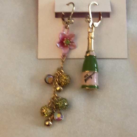Betsey Johnson Gold Tone Flower, Fireball & Champagne Mismatch Drop Earrings NWT - Picture 6 of 10